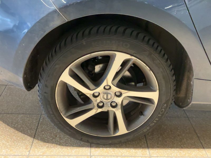 Volvo V40 2.0 D4 Momentum 2016 – снимка 9