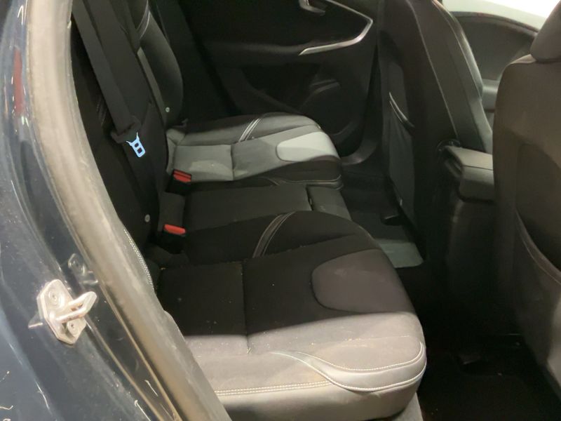 Volvo V40 2.0 D4 Momentum 2016 – снимка 19