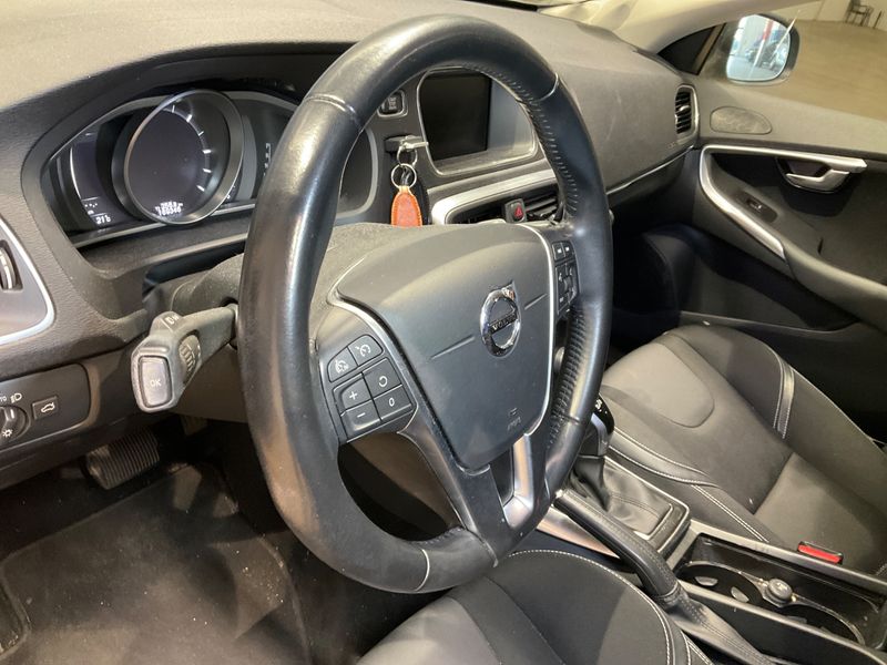 Volvo V40 2.0 D4 Momentum 2016 – снимка 30