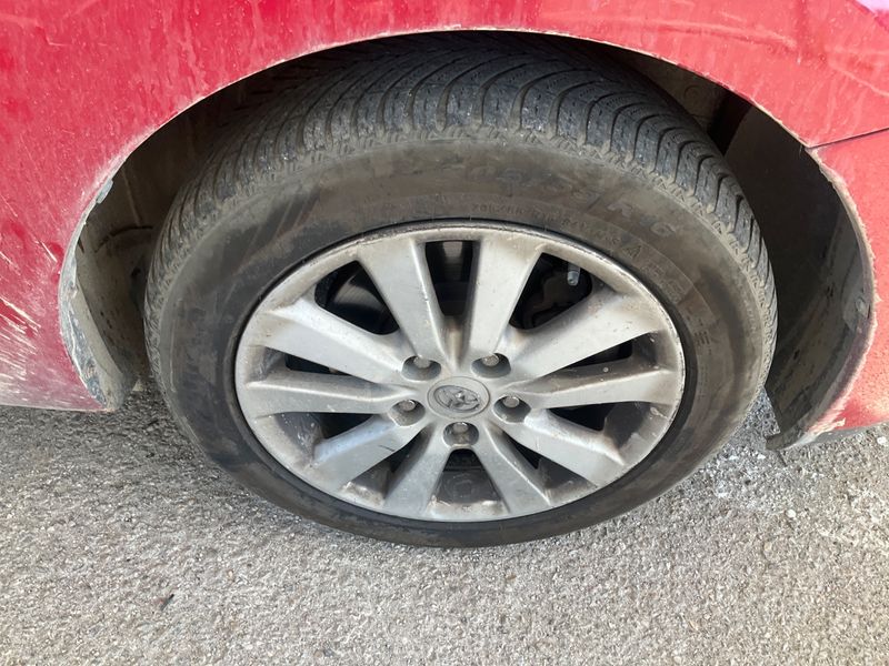 Toyota Auris 2.0 D-4D Basis 2007 – снимка на щета