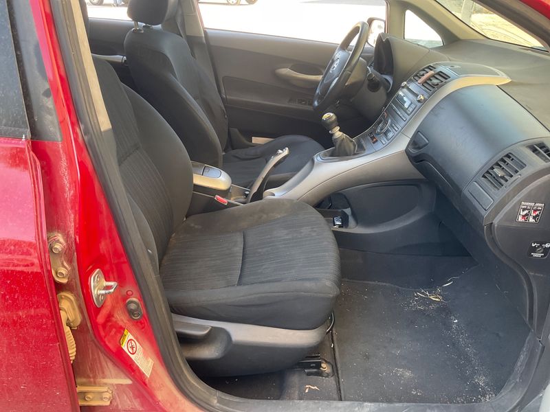 Toyota Auris 2.0 D-4D Basis 2007 – снимка 3