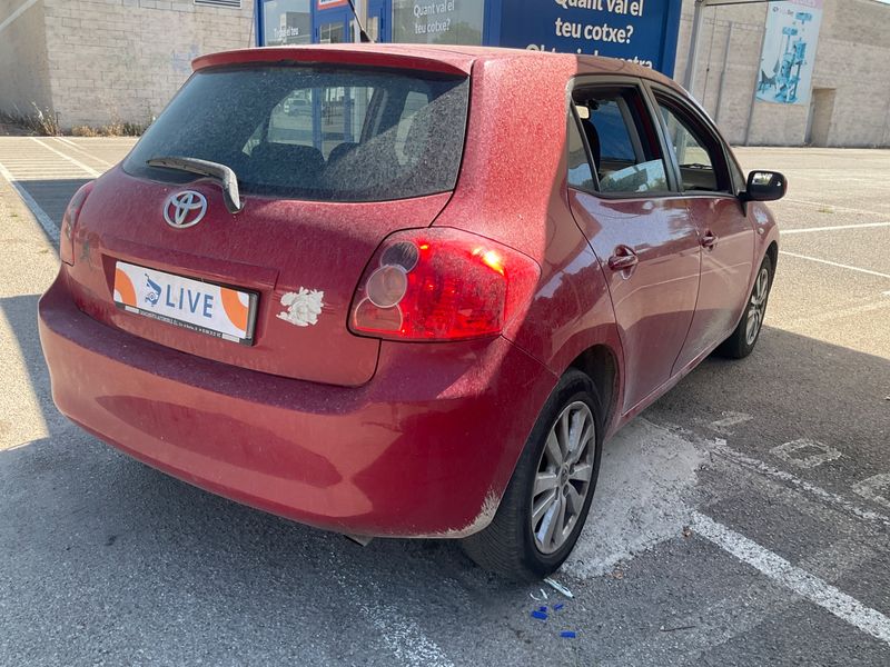 Toyota Auris 2.0 D-4D Basis 2007 – снимка 2