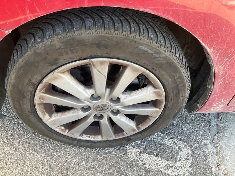 Toyota Auris 2.0 D-4D Basis 2007 – снимка на щета