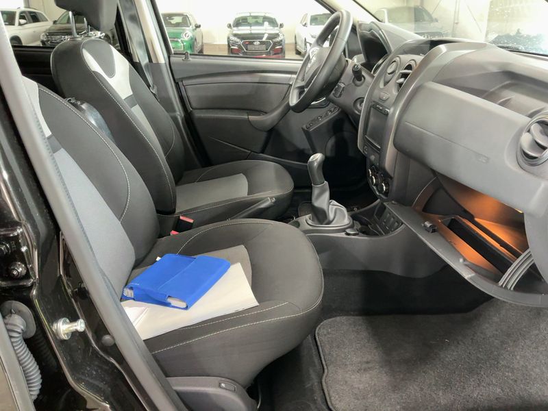 Dacia Duster 1.6 SCe Laureate 4x2 2017 – снимка 16
