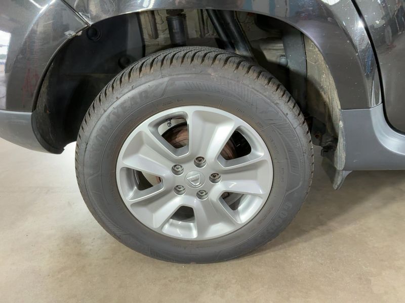 Dacia Duster 1.6 SCe Laureate 4x2 2017 – снимка 9