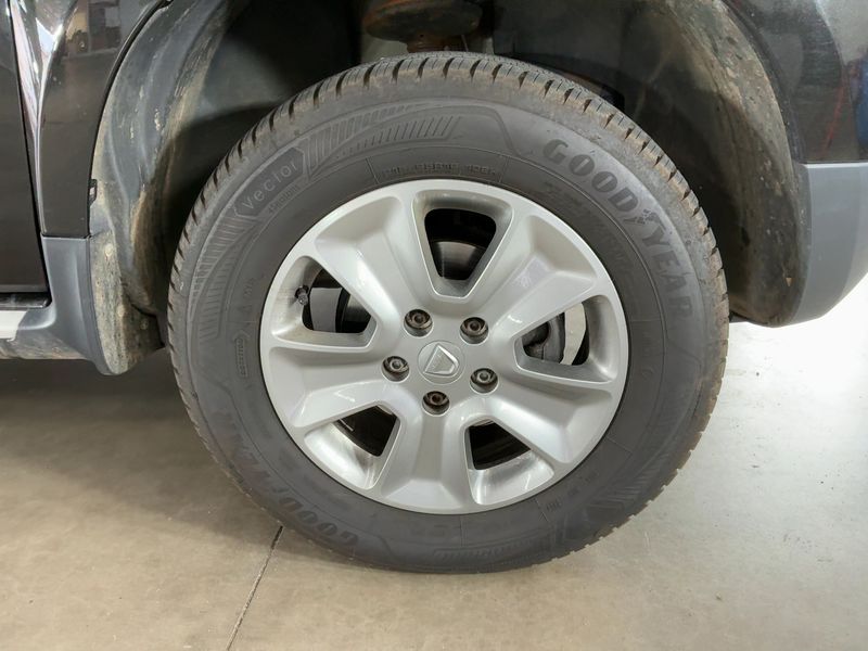 Dacia Duster 1.6 SCe Laureate 4x2 2017 – снимка 11