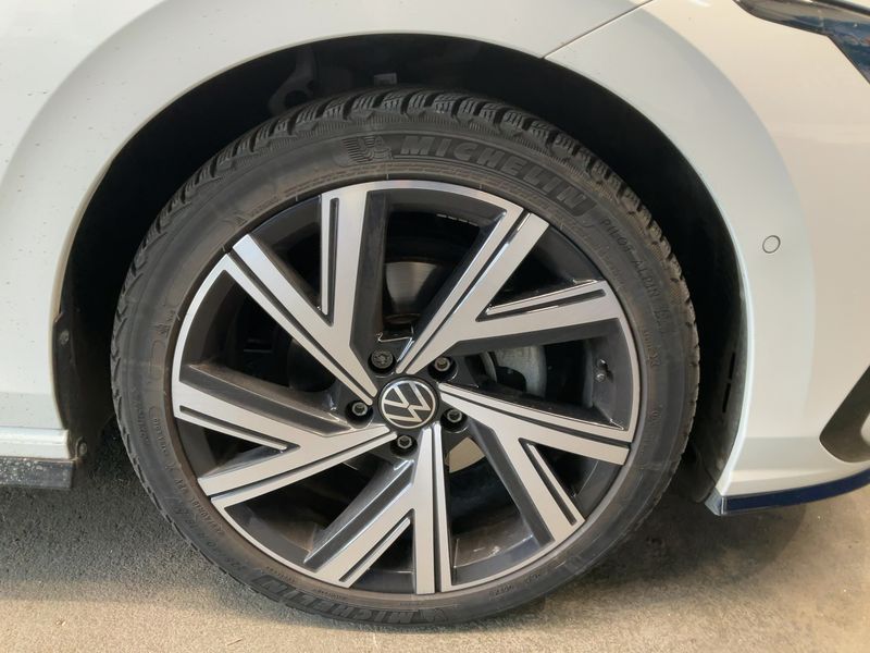 Volkswagen Golf VIII 1.5 eTSI ACT R-Line 2022 – снимка 11