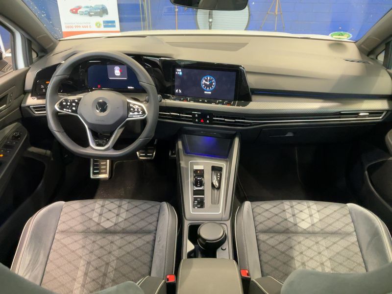 Volkswagen Golf VIII 1.5 eTSI ACT R-Line 2022 – снимка 18