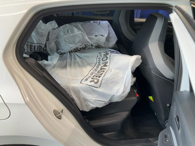 Volkswagen Golf VIII 1.5 eTSI ACT R-Line 2022 – снимка 20