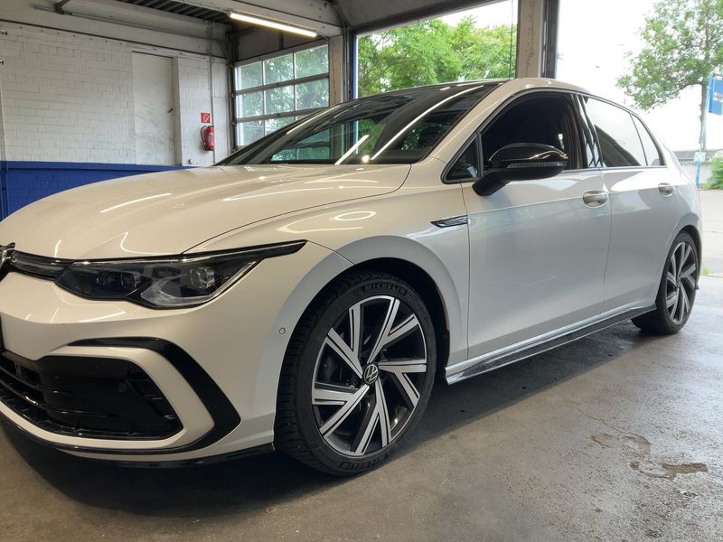 Volkswagen Golf VIII 1.5 eTSI ACT R-Line 2022 – снимка 2