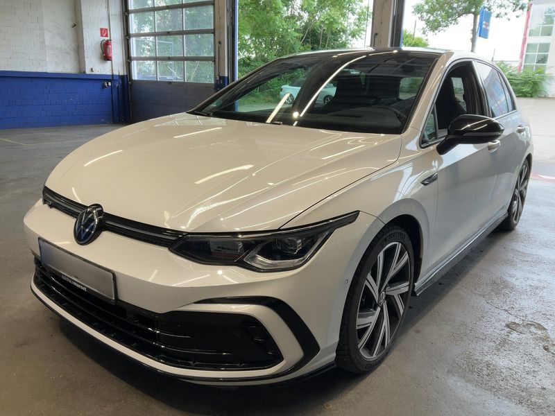Volkswagen Golf VIII 1.5 eTSI ACT R-Line 2022 – снимка 1