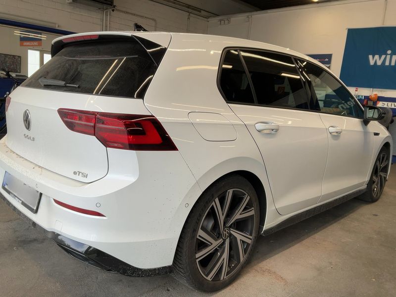 Volkswagen Golf VIII 1.5 eTSI ACT R-Line 2022 – снимка 8