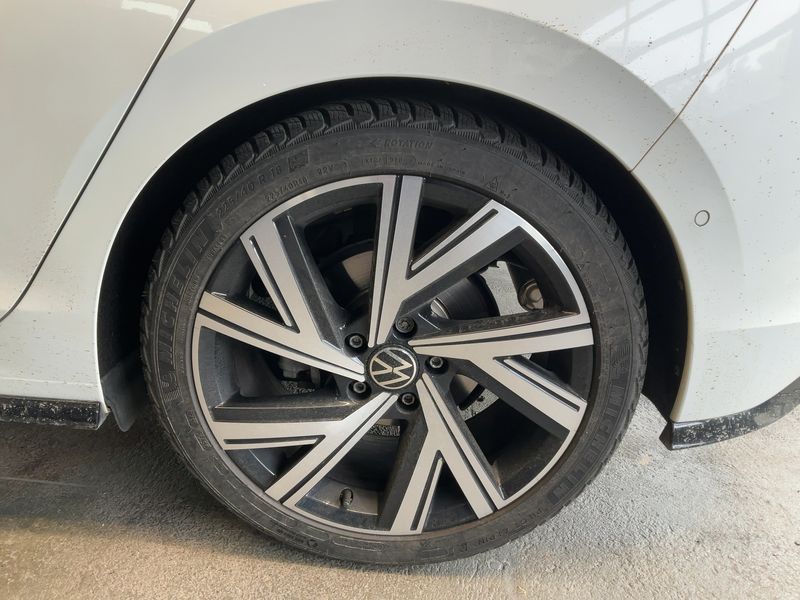 Volkswagen Golf VIII 1.5 eTSI ACT R-Line 2022 – снимка 5