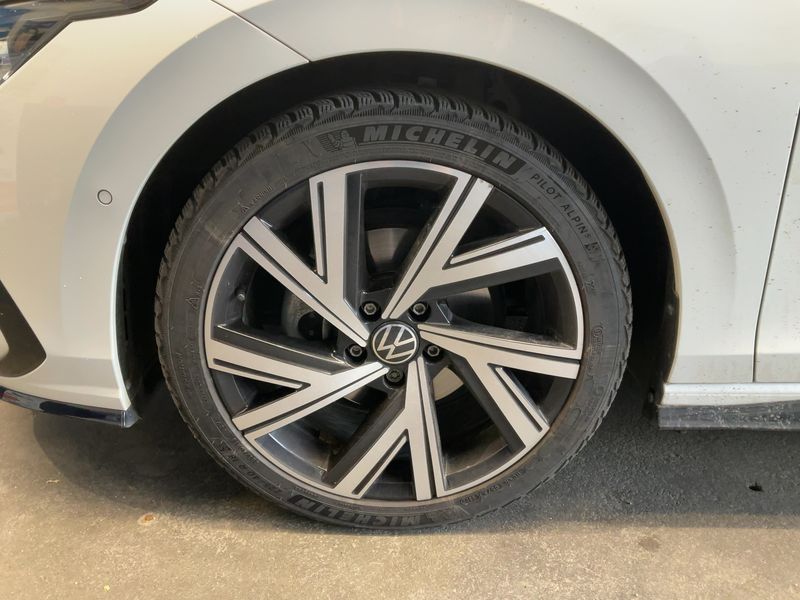 Volkswagen Golf VIII 1.5 eTSI ACT R-Line 2022 – снимка 3