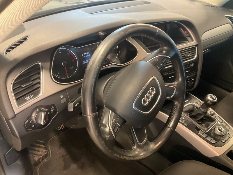 Audi A4 2.0 TDI Attraction 2012 – снимка 25