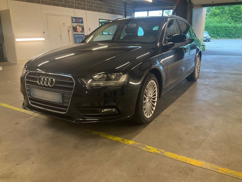 Audi A4 2.0 TDI Attraction 2012