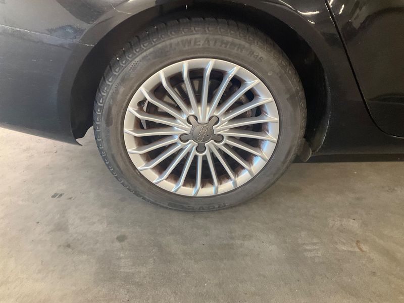 Audi A4 2.0 TDI Attraction 2012 – снимка 19