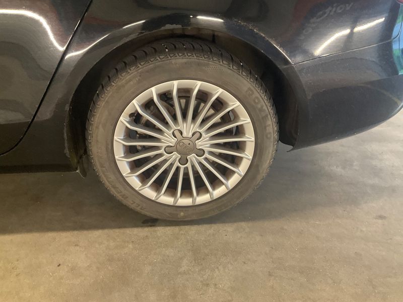 Audi A4 2.0 TDI Attraction 2012 – снимка 18