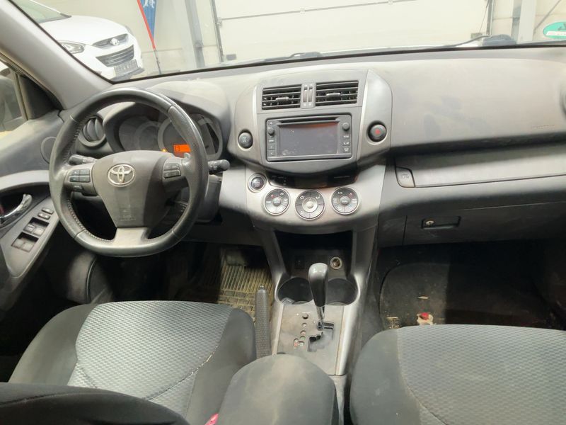 Toyota RAV 4 2.0 Life 2012 – снимка 18