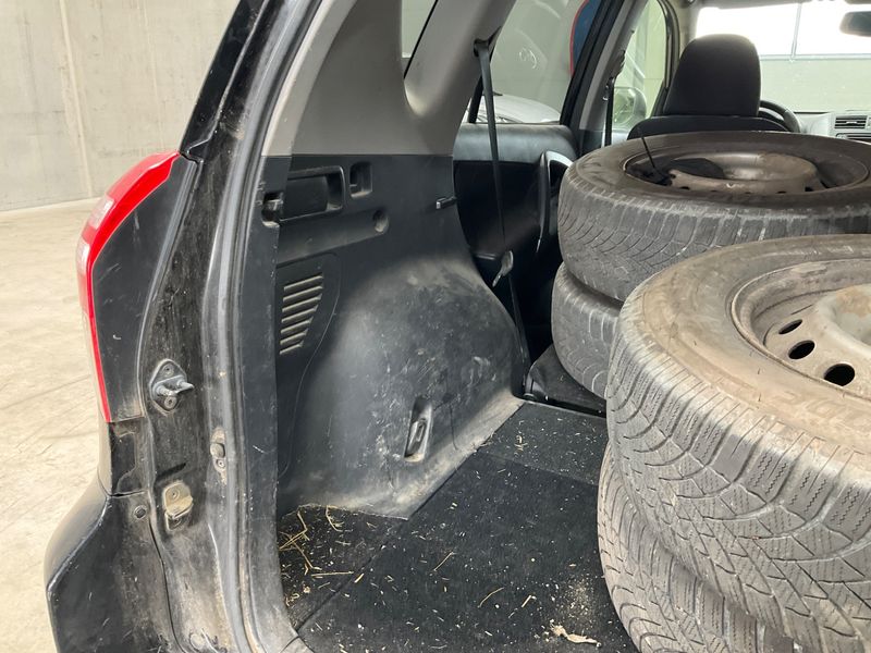 Toyota RAV 4 2.0 Life 2012 – снимка 35
