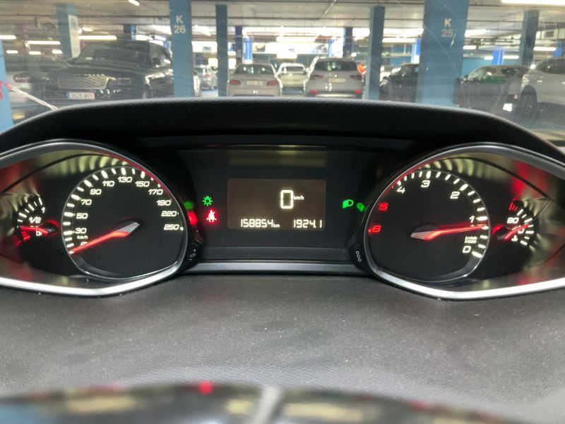 Peugeot 308 1.6 Blue-HDi Allure 2016 – снимка 18