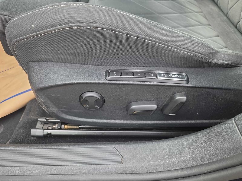 Volkswagen Golf VIII 2.0 TDI Life 2021 – снимка 23