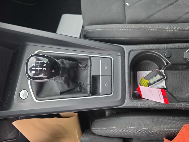 Volkswagen Golf VIII 2.0 TDI Life 2021 – снимка на щета 41