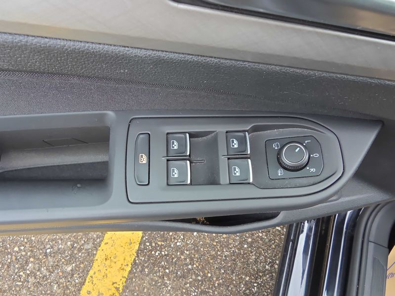 Volkswagen Golf VIII 2.0 TDI Life 2021 – снимка 22