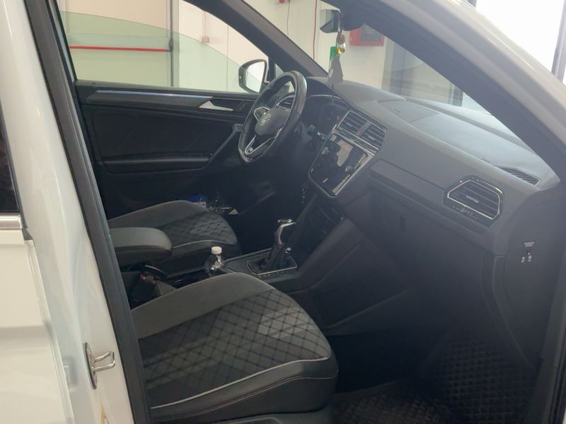 Volkswagen Tiguan 2.0 TDI R-Line 2022 – снимка 16