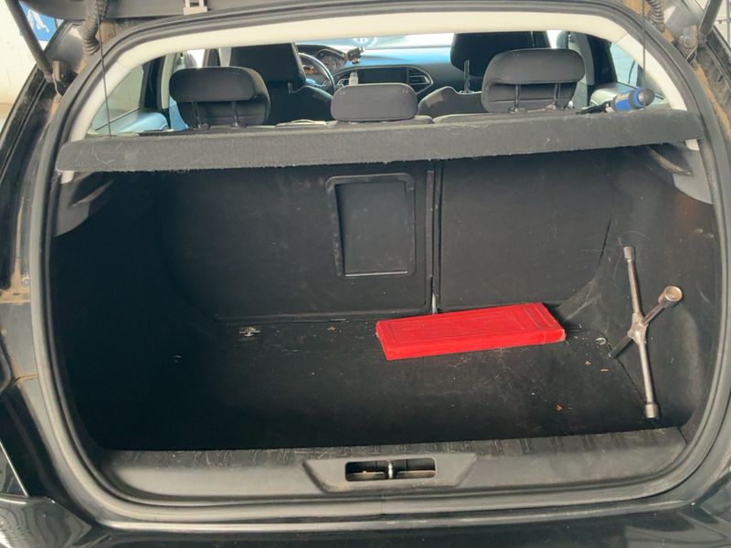Peugeot 308 1.6 e-HDi Sensation 2014 – снимка 15