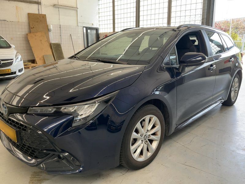Toyota Corolla 1.8 Hybrid Active 2023 – снимка 2