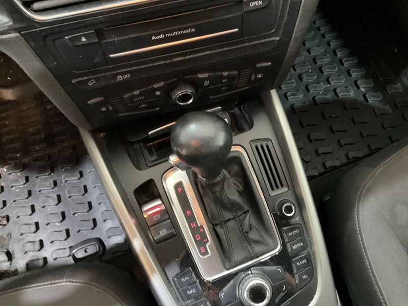 Audi Q5 2.0 TDI quattro 2012 – снимка 35