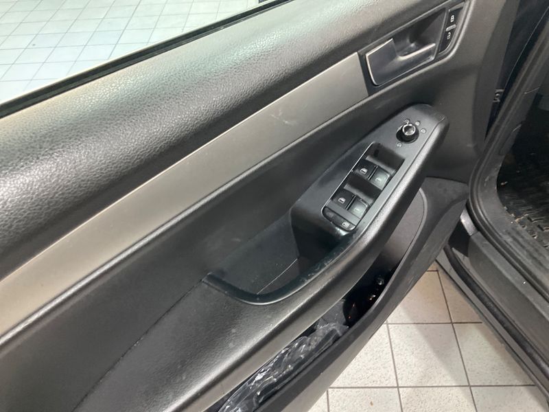 Audi Q5 2.0 TDI quattro 2012 – снимка 38