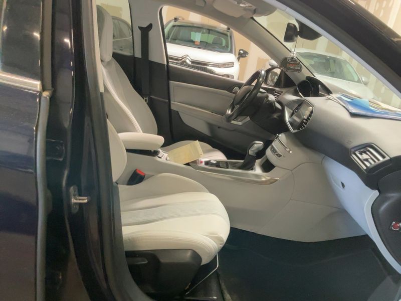 Peugeot 308 2.0 Blue-HDi Allure 2014 – снимка 16