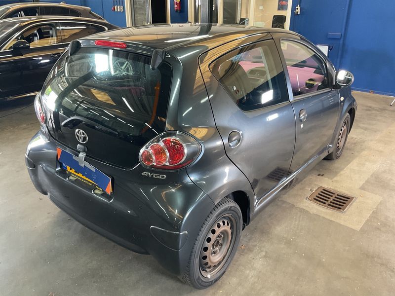Toyota Aygo 1.0 Club 2010 – снимка 2