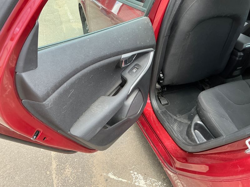 Volvo V40 1.6 D2 Kinetic 2014 – снимка 26