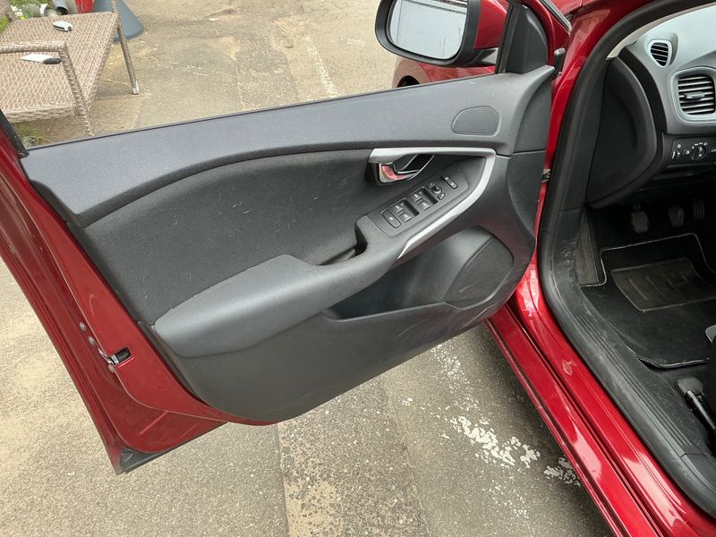 Volvo V40 1.6 D2 Kinetic 2014 – снимка 27