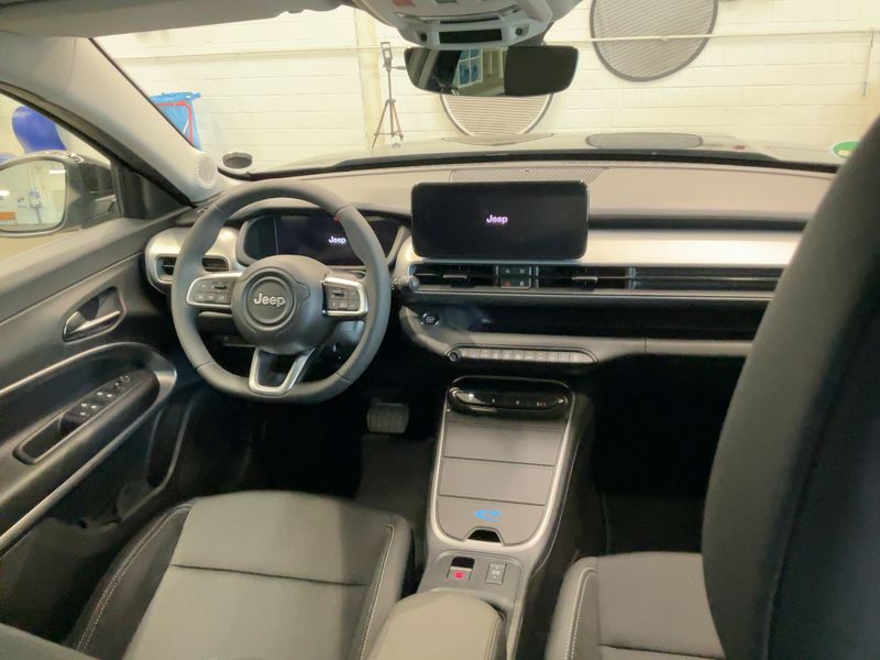 Jeep Avenger electric drive 115 kW Summit Electric 2023 – снимка 17
