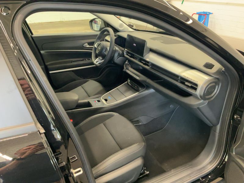 Jeep Avenger electric drive 115 kW Summit Electric 2023 – снимка 16