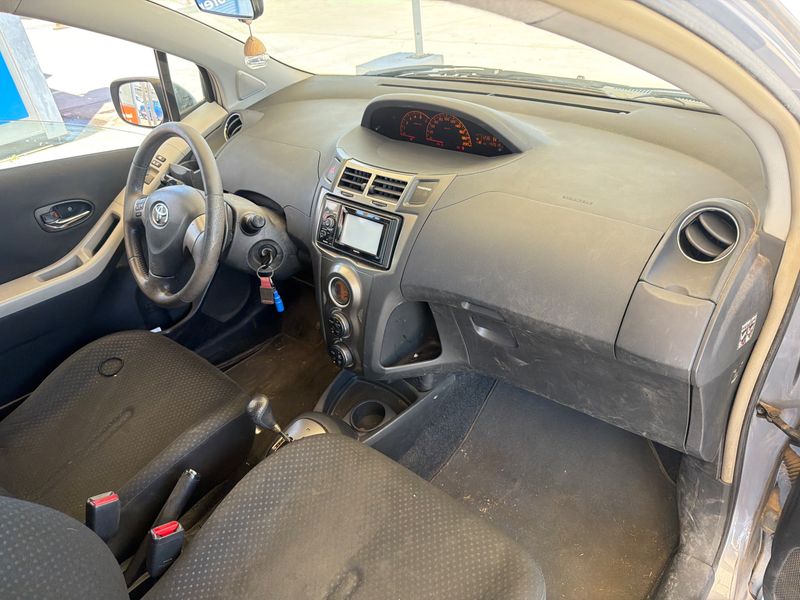 Toyota Yaris 1.4 D-4D Connect 2011 – снимка 24