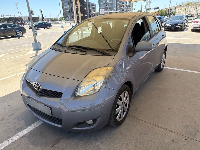 Toyota Yaris 1.4 D-4D Connect 2011 – снимка 2