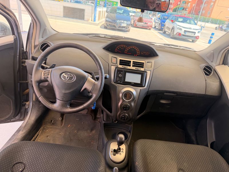 Toyota Yaris 1.4 D-4D Connect 2011 – снимка 17
