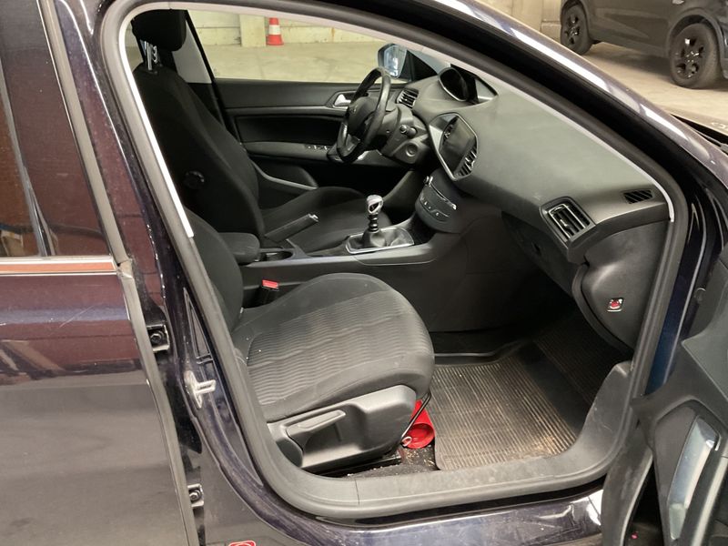 Peugeot 308 1.2 e-THP Active 2015 – снимка 3