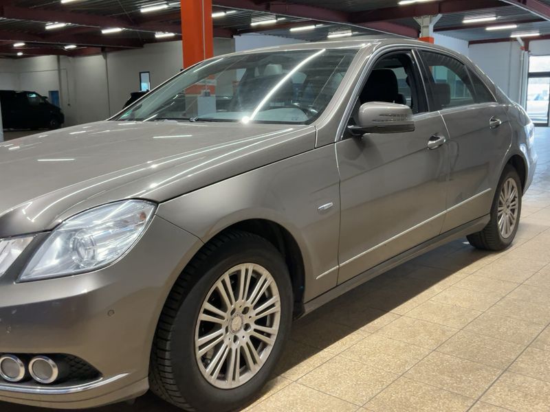 Mercedes-Benz E-Klasse E 200 CGI BlueEfficiency Elegance 2010 – снимка 2
