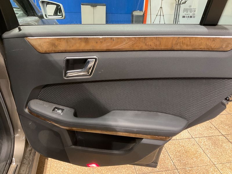Mercedes-Benz E-Klasse E 200 CGI BlueEfficiency Elegance 2010 – снимка 31