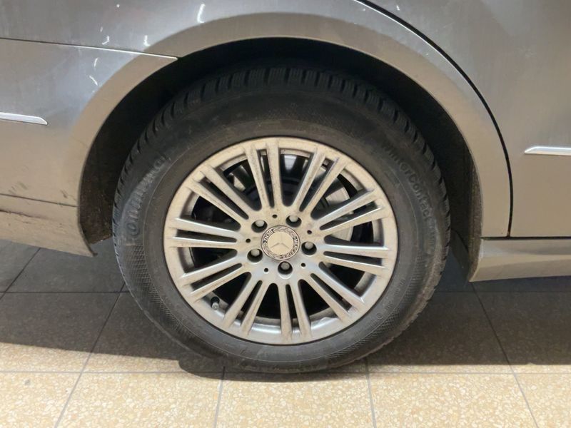 Mercedes-Benz E-Klasse E 200 CGI BlueEfficiency Elegance 2010 – снимка 9