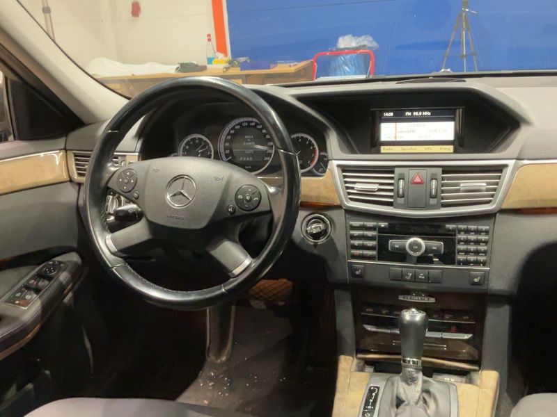 Mercedes-Benz E-Klasse E 200 CGI BlueEfficiency Elegance 2010 – снимка 17