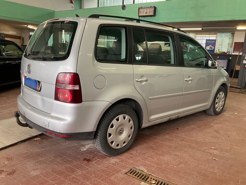 Volkswagen Touran 1.4 TSI Trendline 2008 – снимка 2