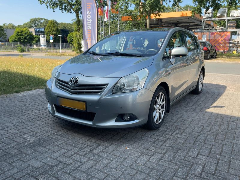 Toyota Verso 2.2 D-4D Sol 2013 – снимка 1