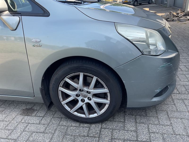 Toyota Verso 2.2 D-4D Sol 2013 – снимка 21